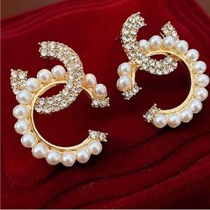 Doubled CC Gold tone pearl stud earrings with a touch of glamour & luxury